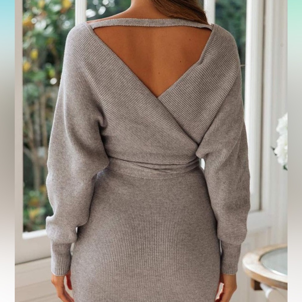 NWT- Beautiful Knit Long Sleeve Dress in Size Large- comes with belt. - Picture 3 of 7
